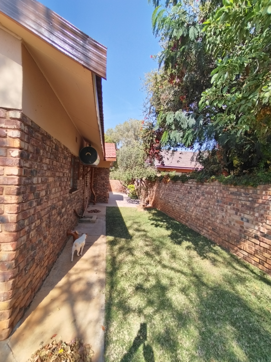 4 Bedroom Property for Sale in Jan Kempdorp Northern Cape